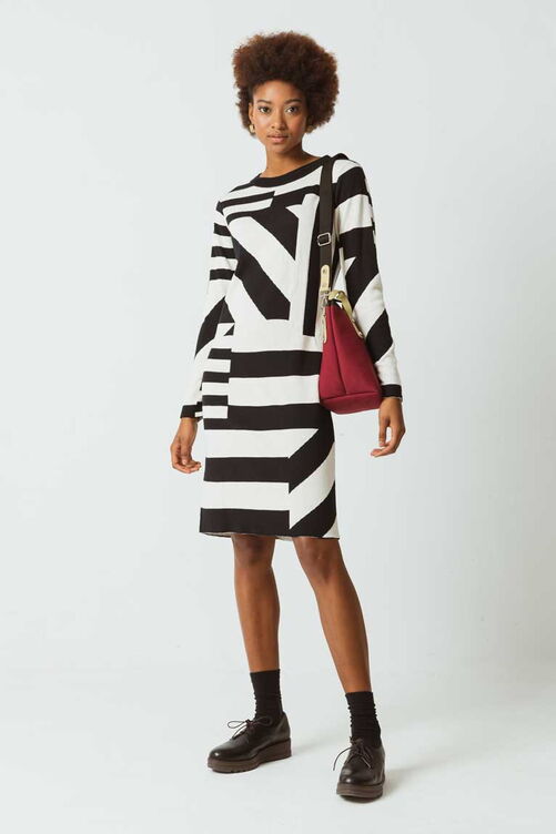 Strickkleid im auffälligen Muster Nereide von SKFK