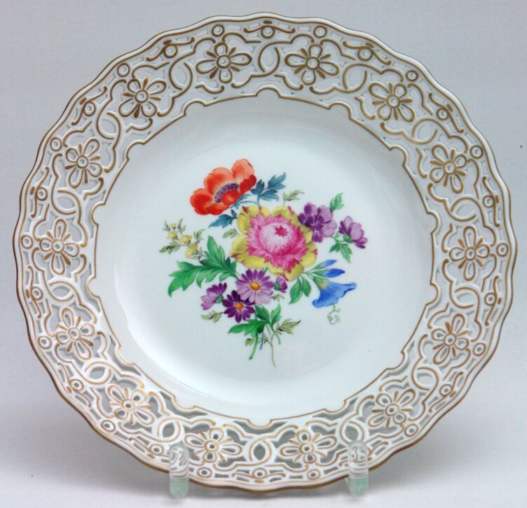 Meissen Prunkteller Rosettendurchbruch Blumenmalerei 