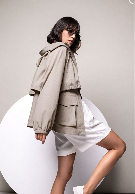 Wind-Jacke mit Kapuze